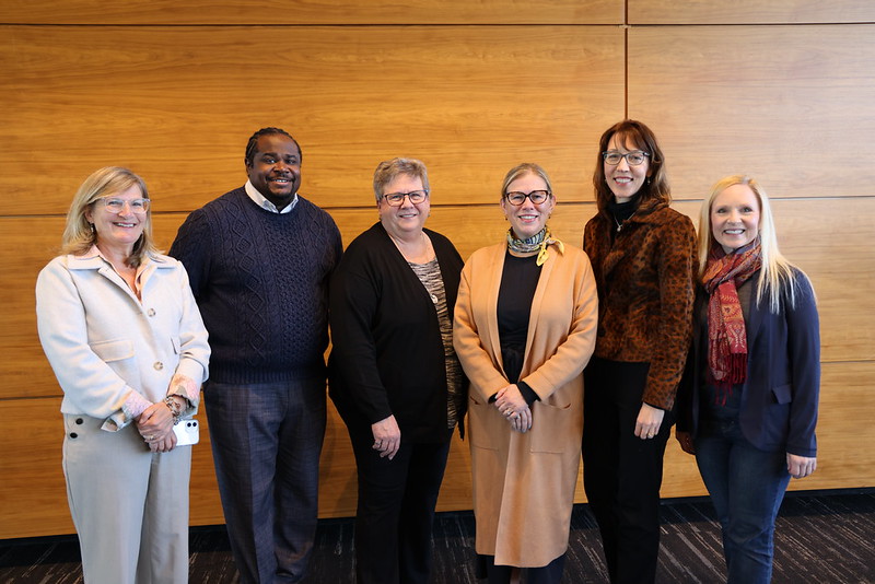 54915779998 551560b24d c